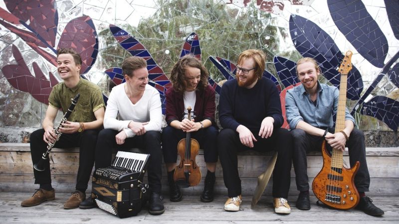 Bild på medlemmarna i Kizelo Mleko band